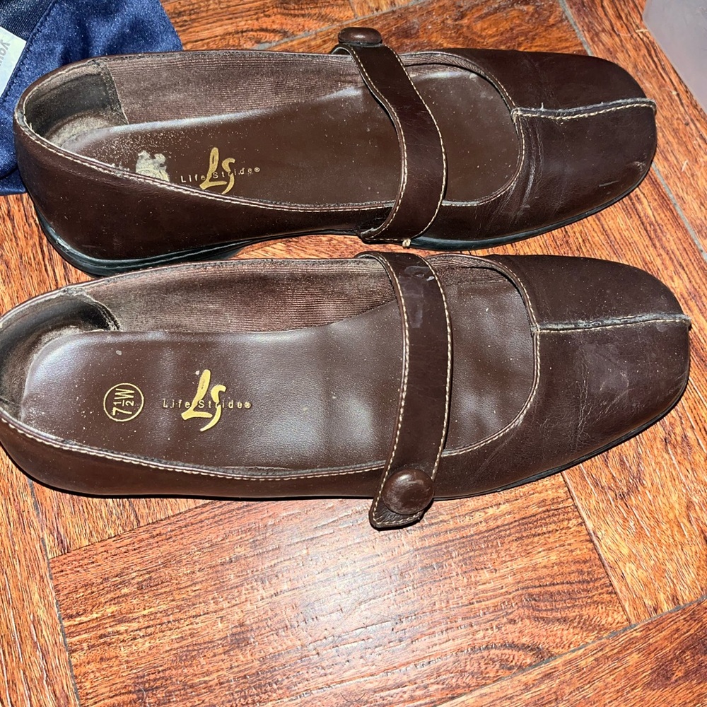 Life Stride Brown Flats - Picture 3 of 5